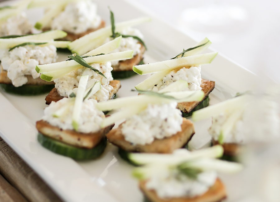 Bouchées croquantes de concombre, pomme verte, tofu et estragon