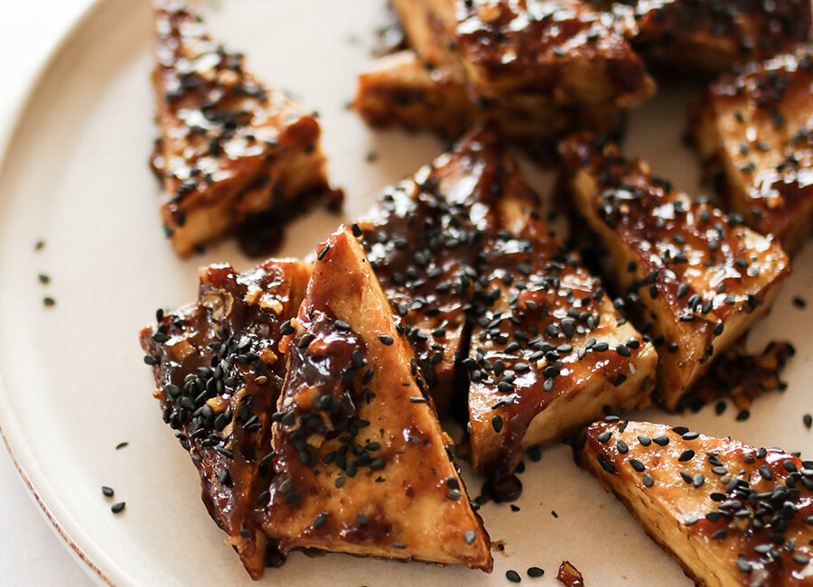 Passe-partout de tofu à l’érable, gingembre et sésame