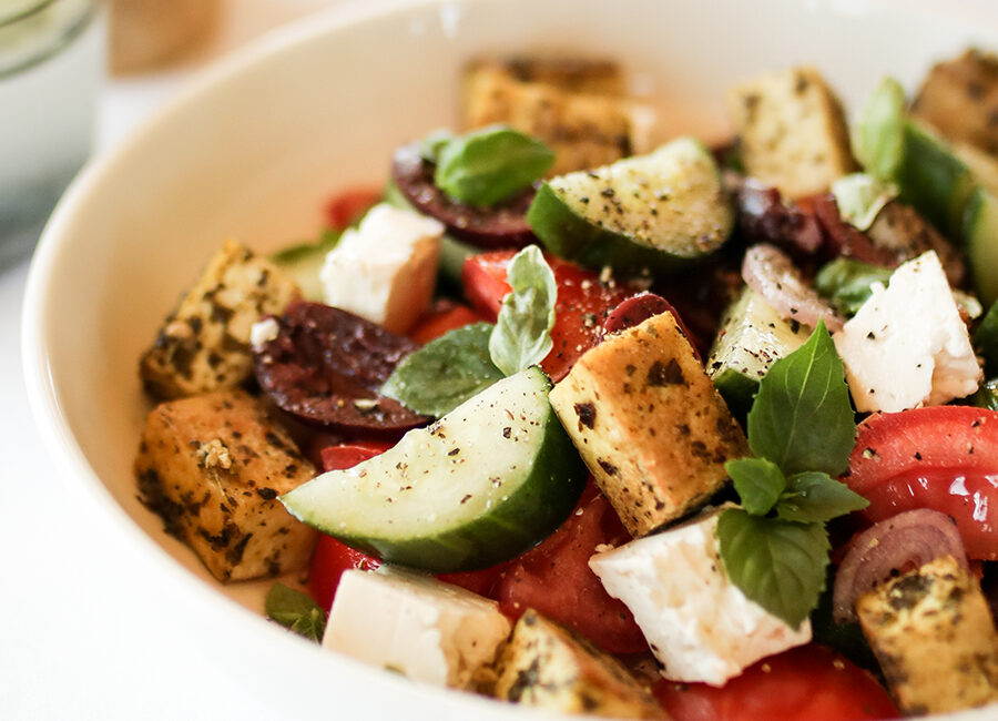Salade grecque au tofu façon gros morceaux
