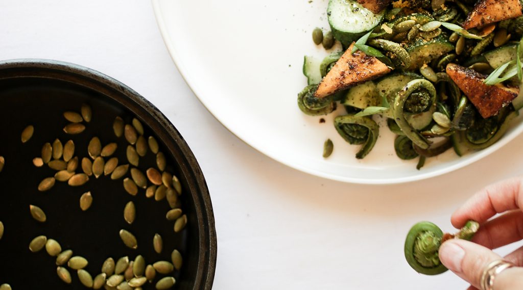 Salade de têtes de violon et tofu au balsamique