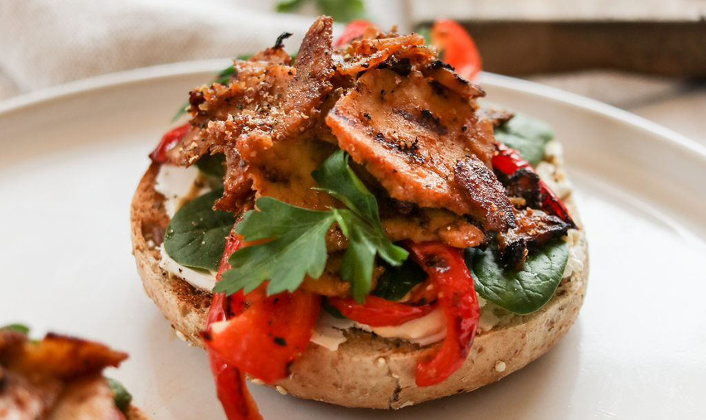 Bagel au tofu & légumes