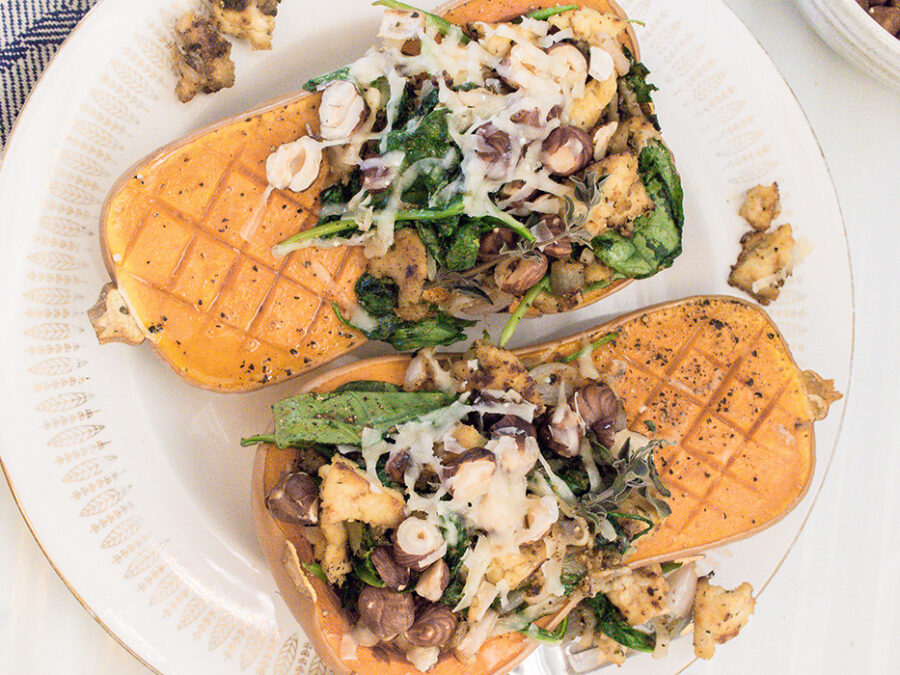 Butternut farcie aux épinards, parmesan, origan & tofu