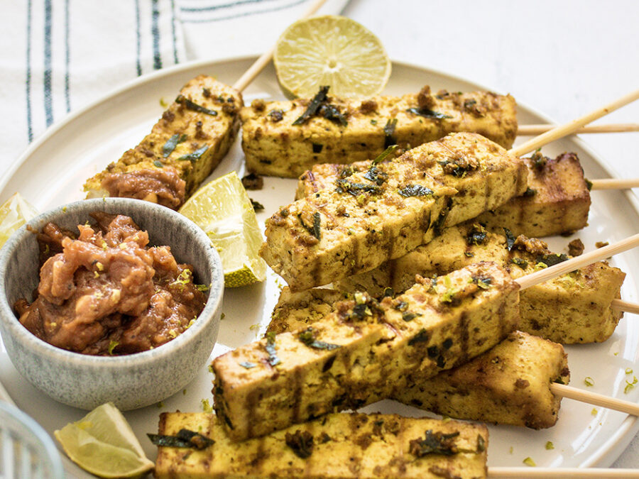Tofu Satay à la lime kaffir & sauce aux arachides