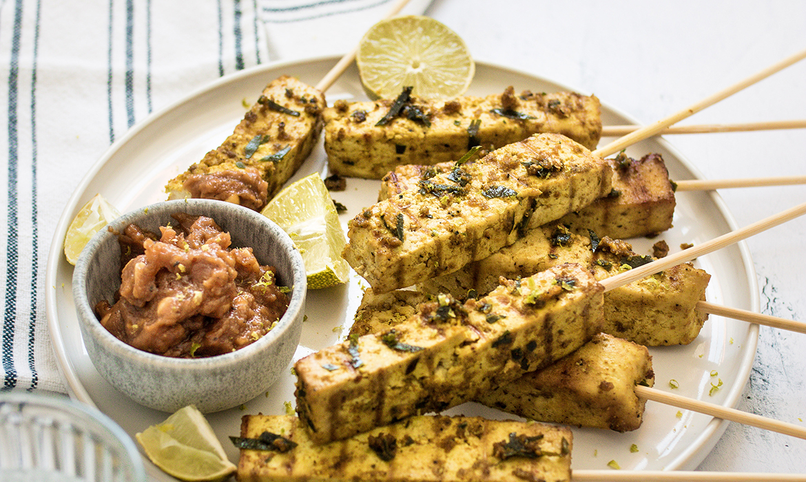 Tofu Satay à la lime kaffir & sauce aux arachides
