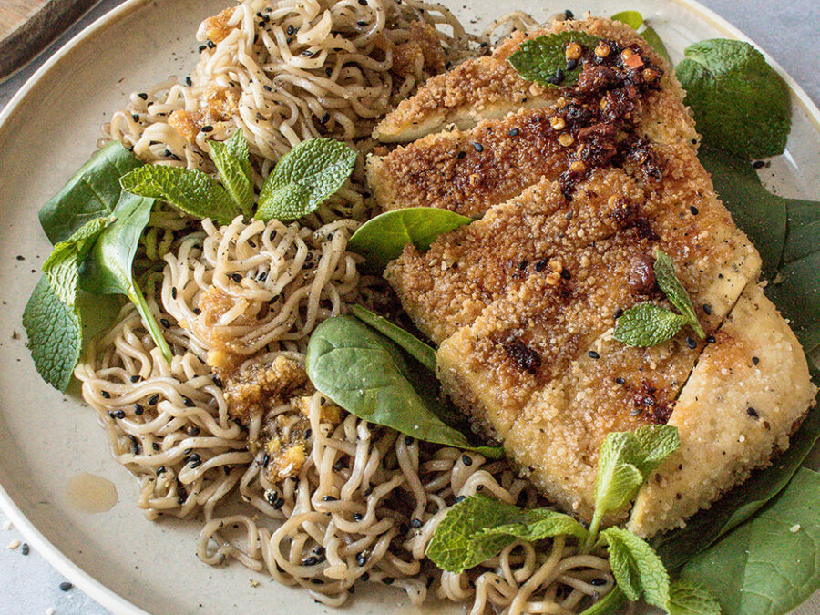 Tofu Katsu sur nouilles ramen au sésame