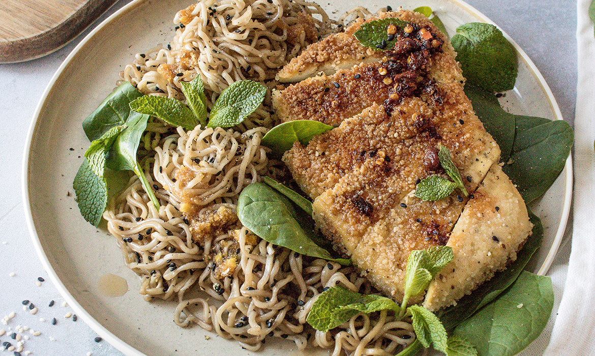 Tofu Katsu sur nouilles ramen au sésame